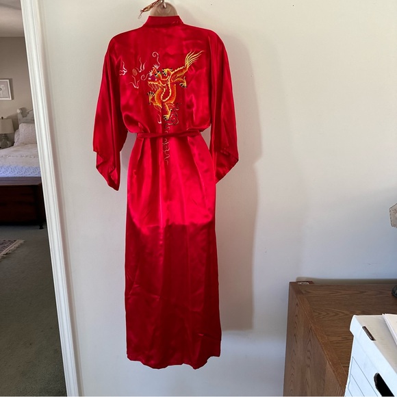 Elegant Red Satin Robe - Picture 8 of 10